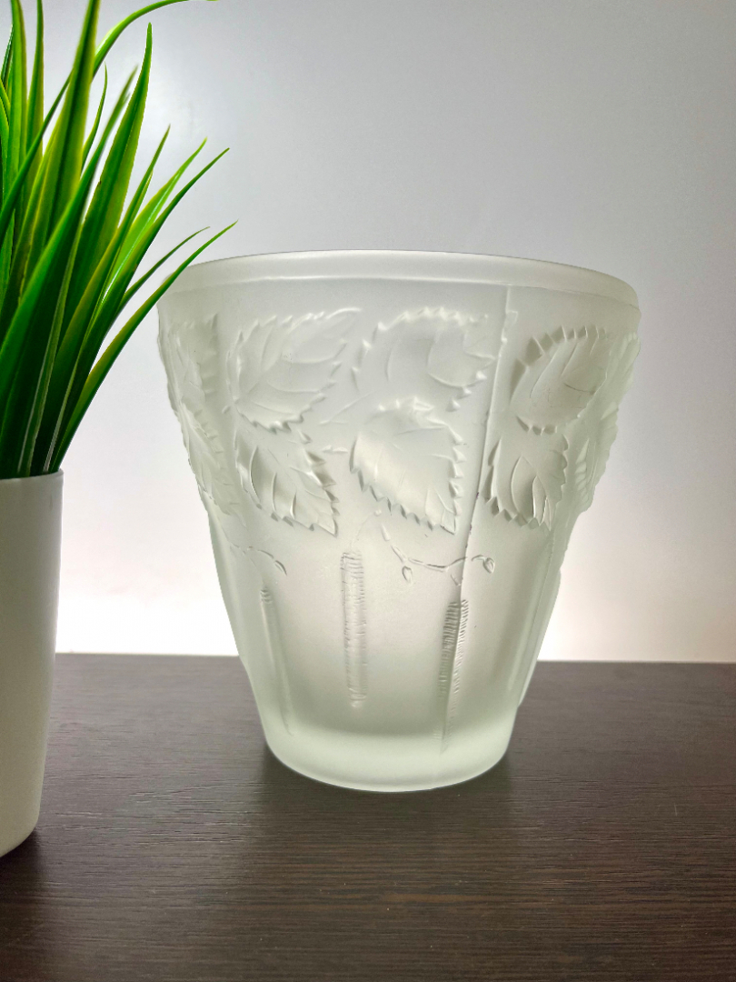 Ваза «Березка» (Birch leaves), Barolak, дизайн завода Josef Inwald 1930х гг, матированное стекло. Картинка 1